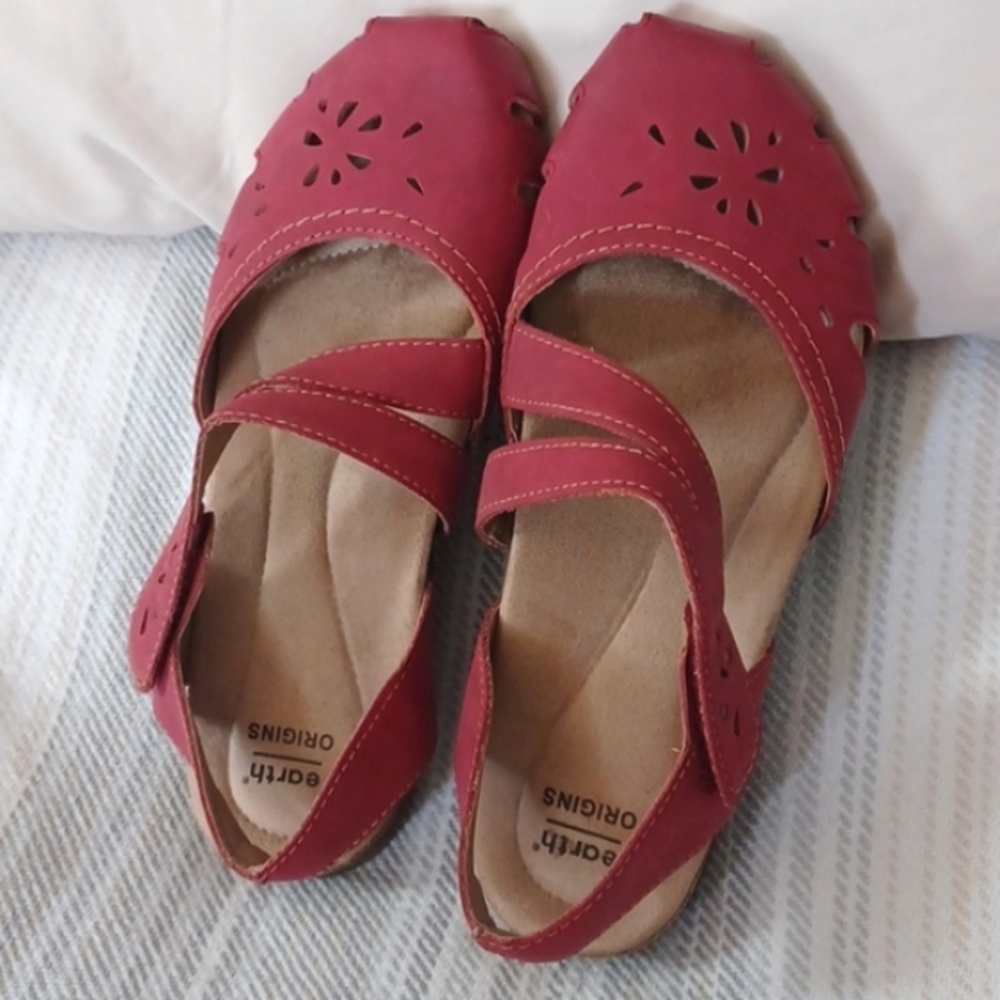 EUC Earth Origins Mary Jane Sandals Red